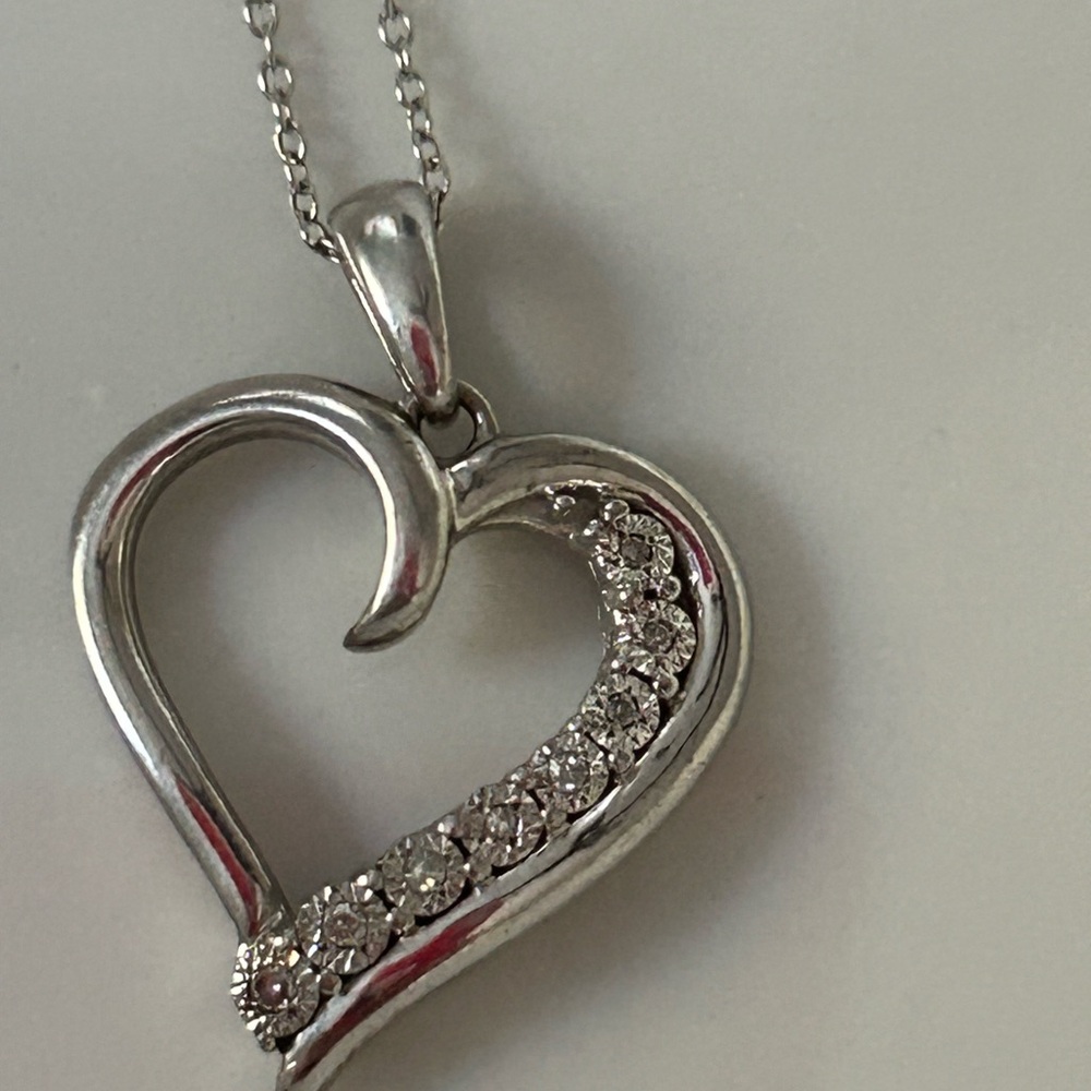 Elegant Silver Heart Pendant Necklace